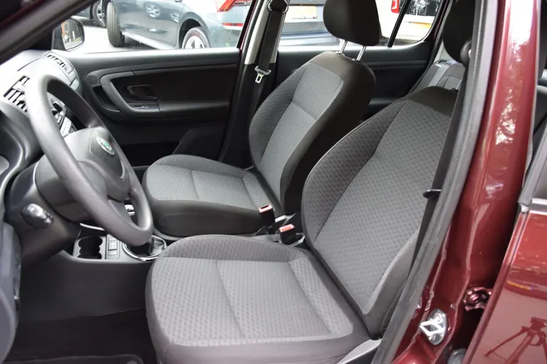 Skoda Fabia 1.2 TSI Ambition | Org. NL | Incl. Nieuwe APK | Trekhaak | Cruise Control | Airco | All Season Banden | Radio/CD/AUX | Slechts 109.000KM NAP! | afbeelding 10