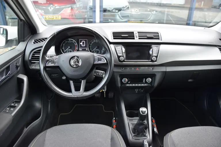 Skoda Fabia Combi 1.0 TSI 96PK Business Edition | Org NL | BOVAG Garantie | Trekhaak | Navigatie | Stoelverwarming | Parkeersensoren | Apple Carplay/Android Auto | 16'' Velgen | afbeelding 6