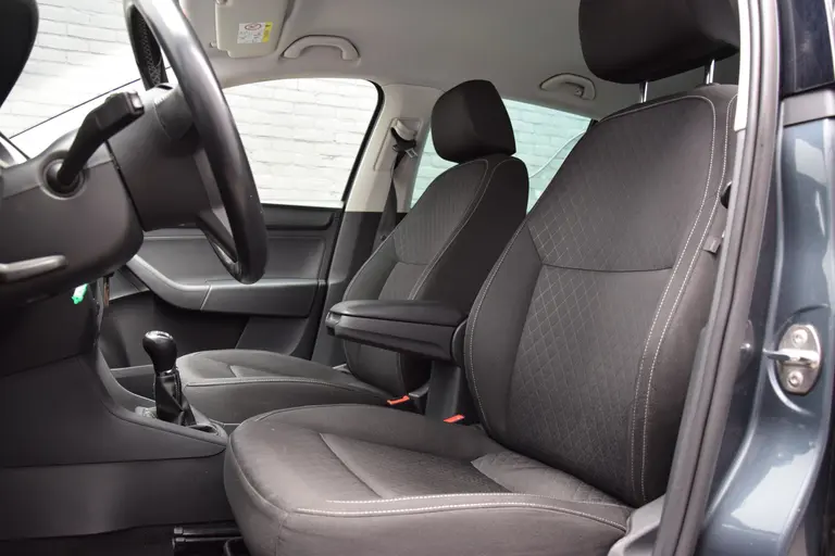 Skoda Rapid Spaceback 1.2 TSI 90PK Greentech Style Edition | Org. NL | BOVAG Garantie | Trekhaak | Navigatie | Stoelverwarming | 16'' Velgen | PDC Achter | Bluetooth | Multifunctioneel Stuurwiel | afbeelding 10