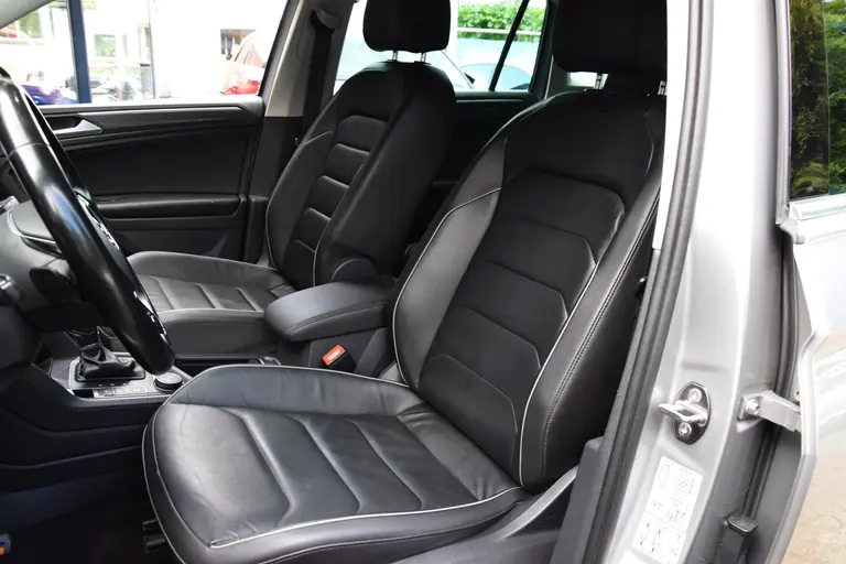 Volkswagen Tiguan 2.0 TSI 180PK 4Motion Highline DSG Automaat | NL-Auto | incl. BOVAG Garantie | 1e Eigenaar | Dealer onderhouden | Trekhaak (2500kg) | Adaptive Cruise Control | Lederen bekleding | Parkeer assistent | BTW Auto | afbeelding 10