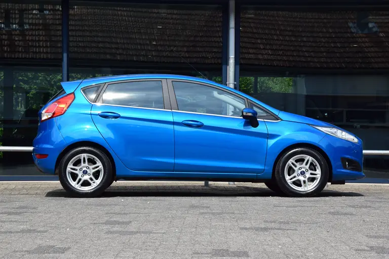 Ford Fiesta 1.0 EcoBoost Titanium | Incl. Nieuwe Distributieriem | Stoelverwarming | Climate Control | 15'' Velgen | Voorruitverwarming | PDC Voor&Achter | Bluetooth | afbeelding 5