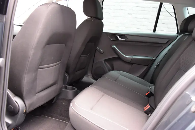 Skoda Rapid Spaceback 1.2 TSI 90PK Greentech Style Edition | Org. NL | BOVAG Garantie | Trekhaak | Navigatie | Stoelverwarming | 16'' Velgen | PDC Achter | Bluetooth | Multifunctioneel Stuurwiel | afbeelding 7