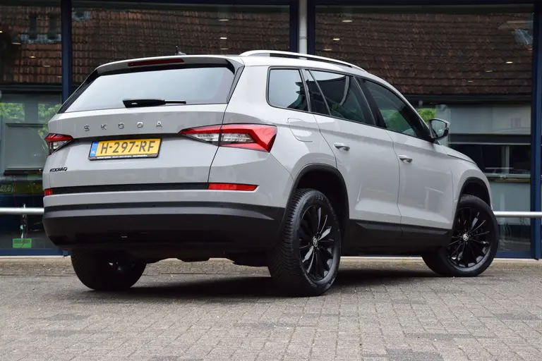 Skoda Kodiaq 1.5 TSI 150PK Business Edition | BOVAG Garantie | Org. NL | Trekhaak | Achteruitrijcamera | 18'' Velgen Met All Season Banden | Full LED | Cruise&Climate Control | afbeelding 2