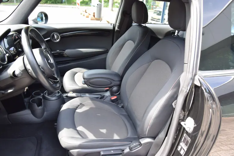 MINI Mini 1.2 One Business | Org. NL | BOVAG Garantie | Navigatie | Bluetooth Telefoonverbinding | Cruise Control | Airco | 15'' Velgen | Multifunctioneel Stuurwiel | afbeelding 9
