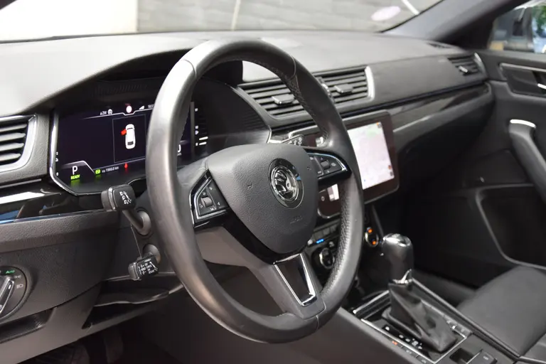 Skoda Superb Combi 1.4 TSI iV Laurin&Klement | BOVAG Garantie | Trekhaak | Leder | Panoramadak | Camera | Virtual Cockpit | Full LED | Stoelverwarming Voor&Achter | 18'' Met All Season Banden | afbeelding 23