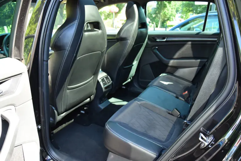 Skoda Kodiaq 1.5 TSI 150PK Sportline Business DSG Automaat | Org. NL | BOVAG Garantie | Trekhaak | Panoramadak | Virtual Cockpit | 19'' Velgen | Camera | Full LED | Elektrische Kofferklep | afbeelding 7