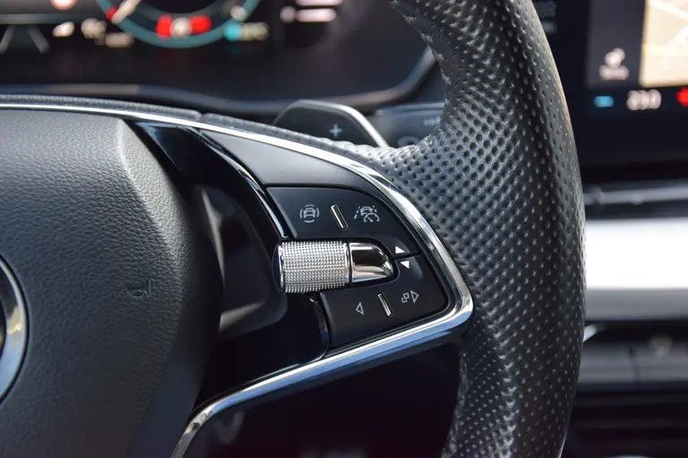 Skoda Octavia Combi 1.5 e-TSI Sport Business | Org. NL | BOVAG Garantie | Trekhaak | Adaptieve Cruise Control | Virtual Cockpit | Stoelverwarming | Achteruitrijcamera | Carplay | afbeelding 28