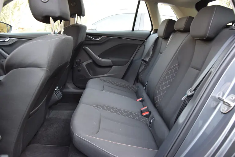 Skoda Kamiq 1.0 TSI 111PK Ambition | Org. NL | BOVAG Garantie | Achteruitrijcamera | Virtual Cockpit | Navigatie | Full LED | 16'' Velgen | Cruise Control | Airconditioning | afbeelding 8