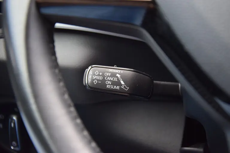Skoda Karoq 1.5 TSI 150PK ACT Business Edition DSG Automaat | Org. NL | BOVAG Garantie | Trekhaak | Adaptive Cruise Control | Full LED | 18'' Velgen All Season Banden | Stoel/Stuur/Voorruitverwarming | afbeelding 30