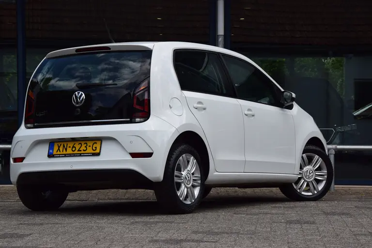 Volkswagen up! 1.0 75PK BMT high up! Automaat | Org. NL | BOVAG Garantie | Achteruitrijcamera | Cruise&Climate Control | Stoelverwarming | Parkeersensoren | Bluetooth | DAB Radio | afbeelding 2