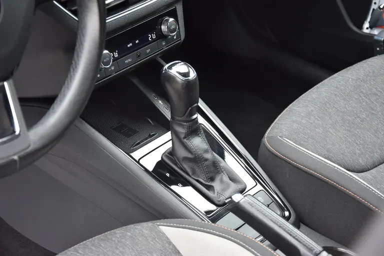 Skoda Scala 1.0 TSI Business Edition DSG Automaat | Org. NL | BOVAG Garantie | Virtual Cockpit | Stoelverwarming | 17'' Velgen Met All Season Banden | Cruise&Climate Control | Apple Carplay/Android Auto | afbeelding 19