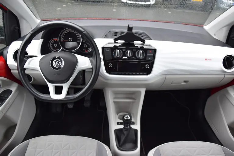 Volkswagen up! 1.0 BMT up! BEATS | Org. NL | BOVAG Garantie | 15'' Velgen | Airconditioning | Bluetooth Telefoonverbinding | LED Dagrijverlichting | Lage KM-Stand NAP! | afbeelding 6