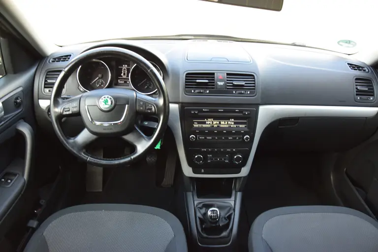 Skoda Yeti 1.2 TSI Ambition | Org. NL | Trekhaak | 16'' Velgen | All Season Banden | Cruise & Climate Control | Multifunctioneel Stuurwiel | Goed Onderhouden | afbeelding 6