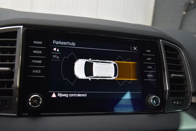Skoda Karoq 1.5 TSI 150PK ACT Business Edition DSG Automaat | Org. NL | BOVAG Garantie | Trekhaak | Volledig Lederen Bekleding | Apple Carplay/Android Auto | PDC Voor&Achter | Cruise&Climate Control | afbeelding 26