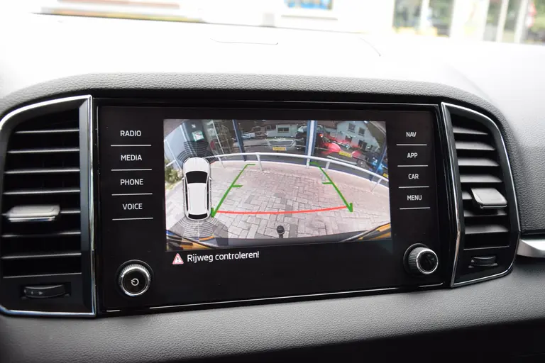 Skoda Karoq 1.5 TSI 150PK ACT Business Edition DSG Automaat | Org. NL | BOVAG Garantie | Trekhaak | Adaptive Cruise Control | Full LED | 18'' Velgen All Season Banden | Stoel/Stuur/Voorruitverwarming | afbeelding 21