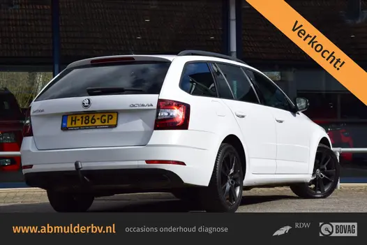 Skoda Octavia Combi 1.5 TSI Greentech Sport Business DSG Automaat | Org. NL | BOVAG Garantie | Trekhaak | Panoramadak | Stoelverwarming | DAB Radio | PDC Voor&Achter |