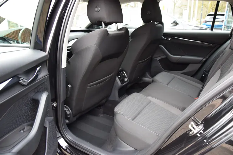 Skoda Octavia Combi 1.4 TSI iV 150PK PHEV Business Edition | Org. NL | BOVAG Garantie | Plug in Hybride | Virtual Cockpit | Navigatie | Full LED | PDC Voor&Achter | Elektrische Kofferklep | afbeelding 7