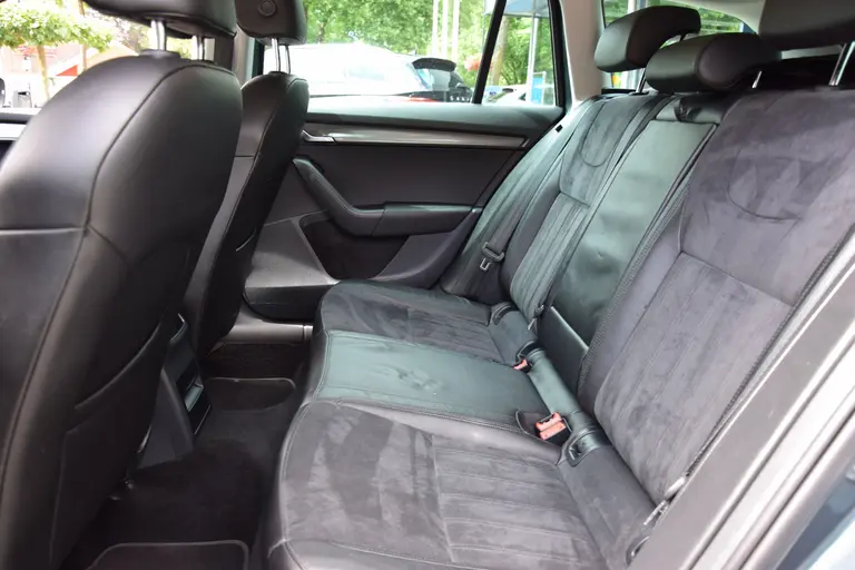 Skoda Octavia Combi 1.0 TSI Greentech Style Business | Org. NL | BOVAG Garantie | Full LED | Half Leder | PDC Voor&Achter | Stoelverwarming | Sportstuur | Cruise Control | afbeelding 8