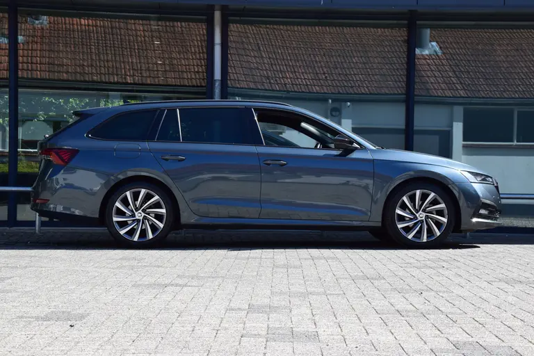 Skoda Octavia Combi 1.5 e-TSI 150PK Sport Business DSG Automaat | Org. NL | BOVAG Garantie | Adaptieve Cruise Control | Virtual Cockpit | Apple Carplay/Android Auto | 18'' Velgen | Full LED | afbeelding 5