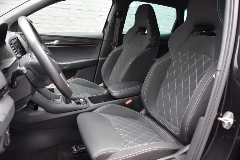 Skoda Karoq 1.5 TSI 150PK ACT Sportline Business | BOVAG Garantie | Org. NL | Trekhaak | Vitrual Cockpit | Achteruitrijcamera | Stoel&Stuurverwarming | 19'' Velgen | Full LED | afbeelding 10