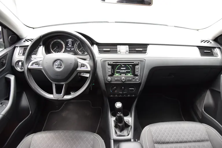 Skoda Rapid Spaceback 1.2 TSI 90PK Greentech Style Edition | Org. NL | BOVAG Garantie | Trekhaak | Navigatie | Stoelverwarming | 16'' Velgen | PDC Achter | Bluetooth | Multifunctioneel Stuurwiel | afbeelding 6