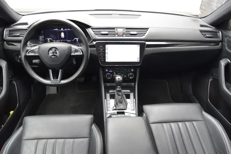 Skoda Superb Combi 1.4 TSI iV Laurin&Klement | BOVAG Garantie | Trekhaak | Leder | Panoramadak | Camera | Virtual Cockpit | Full LED | Stoelverwarming Voor&Achter | 18'' Met All Season Banden | afbeelding 6