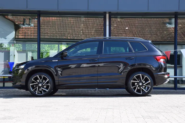 Skoda Karoq 1.5 TSI 150PK ACT Sportline Business | BOVAG Garantie | Org. NL | Trekhaak | Vitrual Cockpit | Achteruitrijcamera | Stoel&Stuurverwarming | 19'' Velgen | Full LED | afbeelding 4