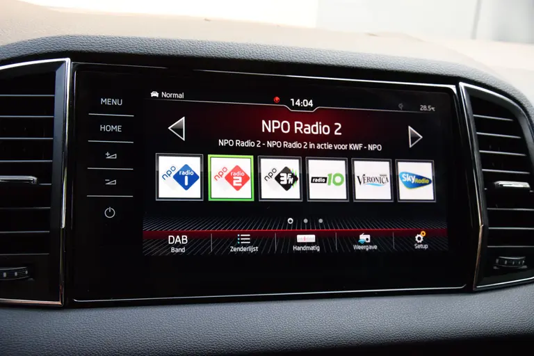 Skoda Karoq 1.5 TSI ACT Sportline Business DSG Automaat | incl. BOVAG Garantie | NL-Auto | Navigatie | Virtual Cockpit | Achteruitrijcamera | 18'' Velgen | Full LED | Carplay | DAB | Keyless Entry&GO | afbeelding 23