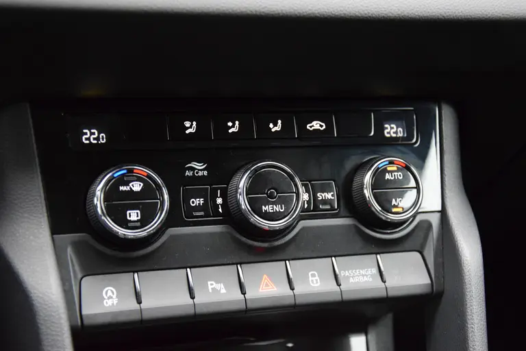 Skoda Karoq 1.5 TSI 150PK ACT Ambition Business DSG Automaat | NL-Auto | BOVAG Garantie | Trekhaak | Cruise & Climate Control | Navigatie | PDC Voor&Achter | Apple Carplay/ Android Auto | afbeelding 19