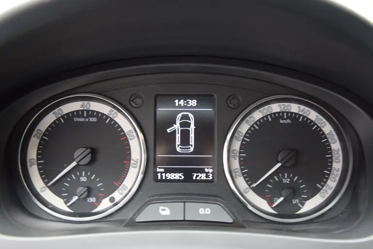 Skoda Rapid Spaceback 1.2 TSI 90PK Greentech Style Edition | Org. NL | BOVAG Garantie | Trekhaak | Navigatie | Stoelverwarming | 16'' Velgen | PDC Achter | Bluetooth | Multifunctioneel Stuurwiel | afbeelding 13