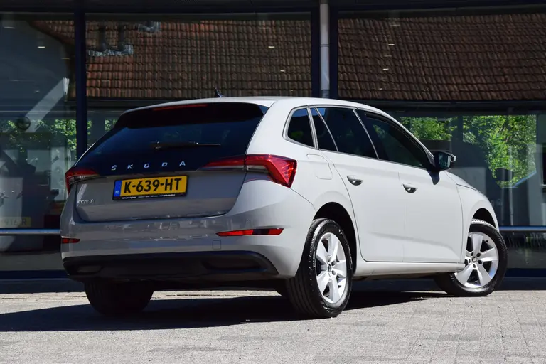 Skoda Scala 1.0 TSI Sport Business DSG Automaat | Org. NL | BOVAG Garantie | Cruise & Climate Control | Parkeersensoren | Full LED | Sportstoelen | Apple Carplay / Android Auto | afbeelding 2
