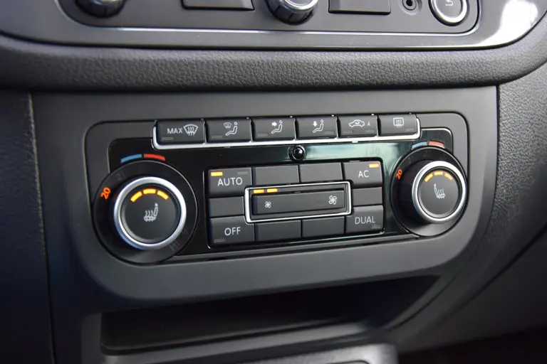 Volkswagen Tiguan 1.4 TSI Sport&Style 160PK | Trekhaak | Navigatie | Volledig Lederen Interieur | Parkeersensoren Achter | Xenon Verlichting | Stoelverwarming | Bluetooth Telefoonverbinding | afbeelding 24