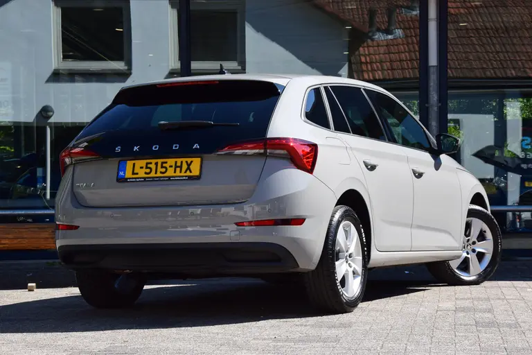 Skoda Scala 1.0 TSI 111PK Sport Business | Org. NL | BOVAG Garantie | Cruise & Climate Control | Parkeersensoren | Full LED | Sportstoelen | Apple Carplay / Android Auto | afbeelding 2