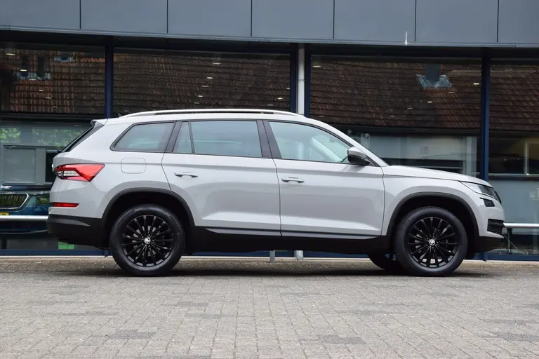 Skoda Kodiaq 1.5 TSI 150PK Business Edition | BOVAG Garantie | Org. NL | Trekhaak | Achteruitrijcamera | 18'' Velgen Met All Season Banden | Full LED | Cruise&Climate Control | afbeelding 5