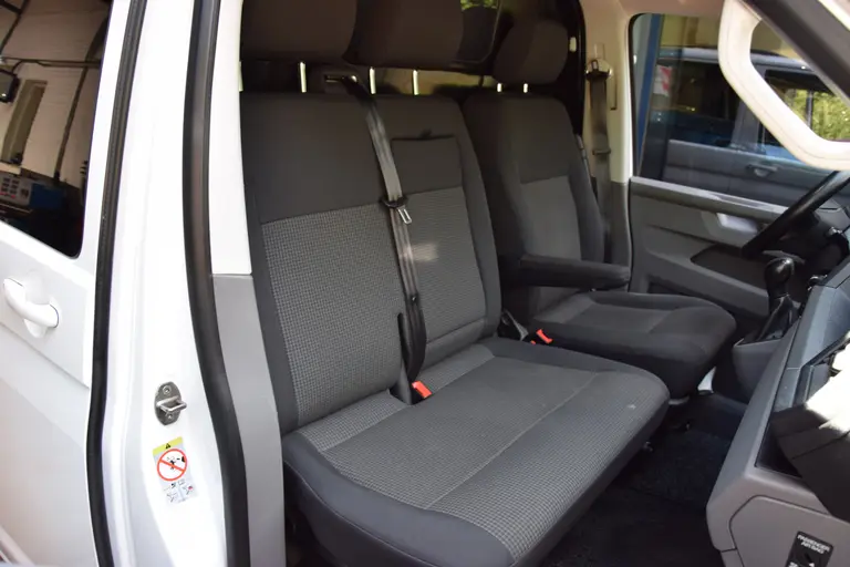 Volkswagen Transporter 2.0 TDI L2H1 Highline DSG Automaat 3-zits (3 persoons) | Org. NL | BPM Vrij | Trekhaak | LED | Adaptive Cruise Control | PDC V+A incl. Camera | Voorruit verwarming | DAB+ | Lichtmetalen velgen 17" | afbeelding 16