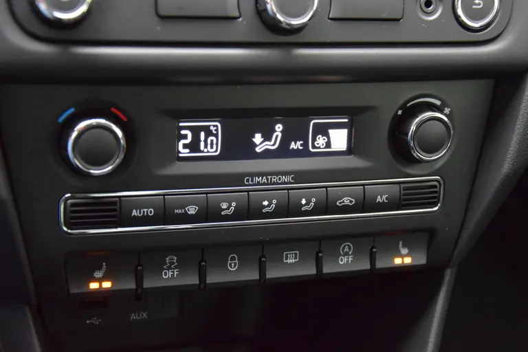 Skoda Rapid Spaceback 1.2 TSI 86PK Greentech Elegance Businessline Pro | BOVAG Garantie | NL-Auto | Navigatie | Parkeersensoren Achter | Cruise & Climate Control |17" Velgen | Bluetooth | Stoelverwarming | afbeelding 22