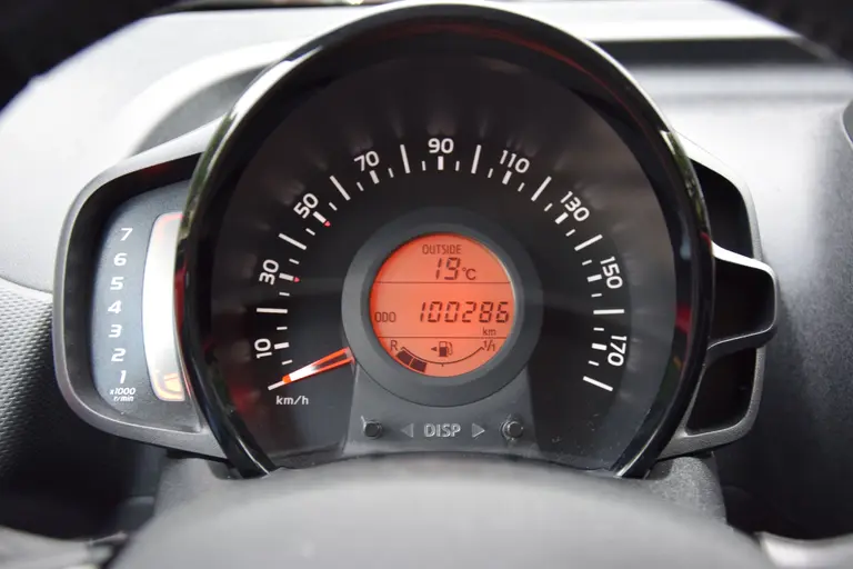 Citroën C1 1.0 VTi Shine | Org. NL | BOVAG Garantie | Achteruitrijcamera | Bluetooth | 15'' Velgen + All Season Banden | Climate Control | Multifunctioneel Stuur | Keurige Auto! | afbeelding 12