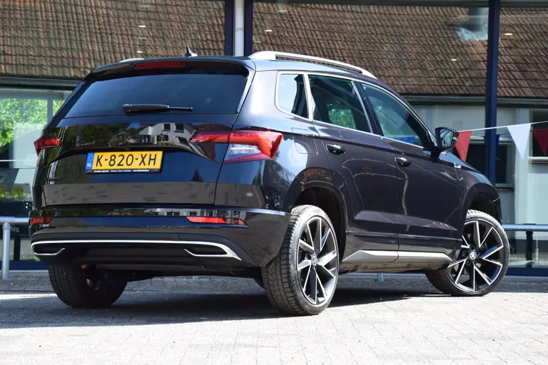 Skoda Karoq 1.5 TSI 150PK ACT Sportline Business | BOVAG Garantie | Org. NL | Trekhaak | Vitrual Cockpit | Achteruitrijcamera | Stoel&Stuurverwarming | 19'' Velgen | Full LED | afbeelding 2
