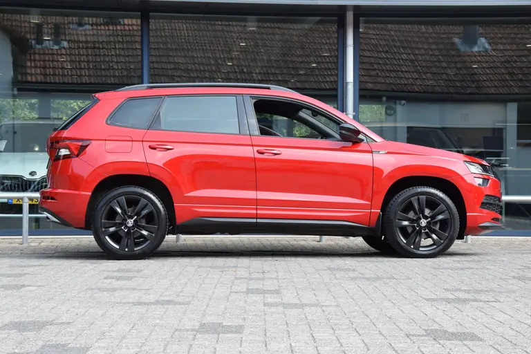 Skoda Karoq 1.5 TSI ACT Sportline Business DSG Automaat | incl. BOVAG Garantie | NL-Auto | Navigatie | Virtual Cockpit | Achteruitrijcamera | 18'' Velgen | Full LED | Carplay | DAB | Keyless Entry&GO | afbeelding 5