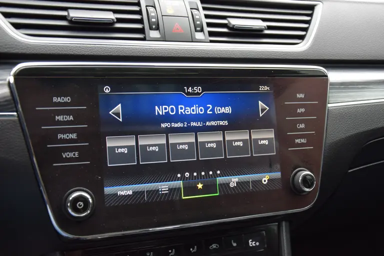Skoda Superb Combi 1.4 TSI iV 160PK Business Edition Plus PHEV DSG Automaat | Org. NL | BOVAG Garantie | Trekhaak | Virtual dashboard | Apple Carplay/Android Auto | Elektrische Voorstoelen met geheugen | Verwarmde Voorruit + Stoelen | afbeelding 27