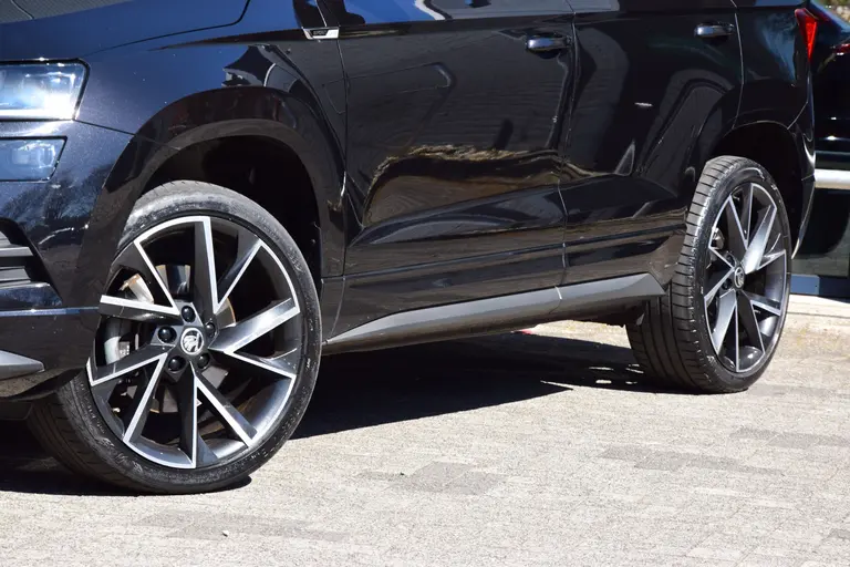 Skoda Karoq 1.5 TSI ACT Sportline Business | Org. NL | BOVAG Garantie | Panoramadak | Virtual Dashboard | Elektrische Achterklep | Achteruitrijcamera | 19'' Velgen | Stuur&Stoelverwarming | afbeelding 16