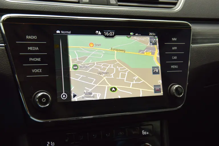 Skoda Superb Combi 1.4 TSI iV Business Edition Plus PHEV Plug-in Hybride | Org. NL | BOVAG Garantie | Trekhaak | Virtual Cockpit | Apple Carplay/Android Auto | Elektrische Voorstoelen met geheugen | Verwarmde Voorruit + Stoelen | afbeelding 26