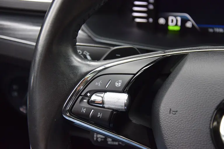 Skoda Superb Combi 1.4 TSI iV 160PK Business Edition Plus PHEV DSG Automaat | Org. NL | BOVAG Garantie | Trekhaak | Virtual dashboard | Apple Carplay/Android Auto | Elektrische Voorstoelen met geheugen | Verwarmde Voorruit + Stoelen | afbeelding 33