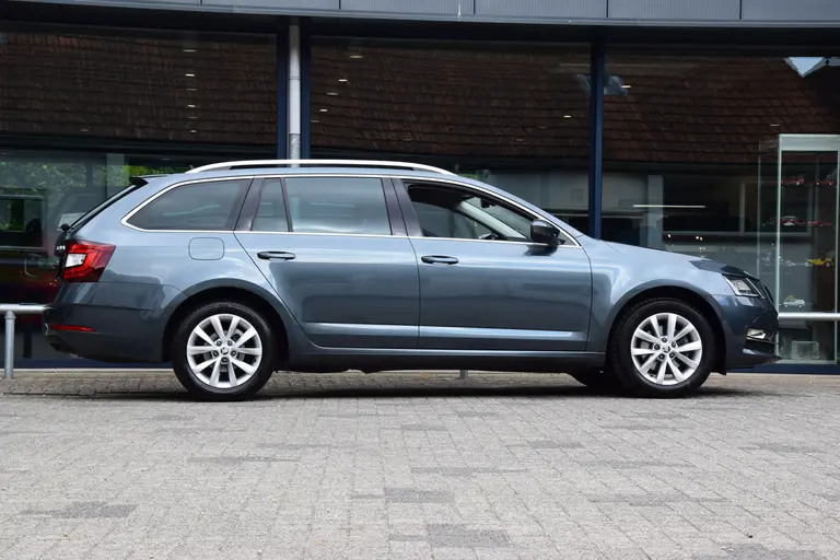 Skoda Octavia Combi 1.0 TSI Greentech Style Business | Org. NL | BOVAG Garantie | Full LED | Half Leder | PDC Voor&Achter | Stoelverwarming | Sportstuur | Cruise Control | afbeelding 5