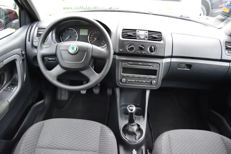 Skoda Fabia 1.2 TSI Ambition | Org. NL | Incl. Nieuwe APK | Trekhaak | Cruise Control | Airco | All Season Banden | Radio/CD/AUX | Slechts 109.000KM NAP! | afbeelding 6