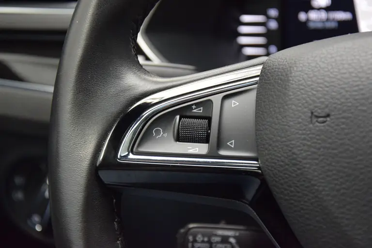 Skoda Superb Combi 1.4 TSI iV Laurin&Klement | BOVAG Garantie | Trekhaak | Leder | Panoramadak | Camera | Virtual Cockpit | Full LED | Stoelverwarming Voor&Achter | 18'' Met All Season Banden | afbeelding 35