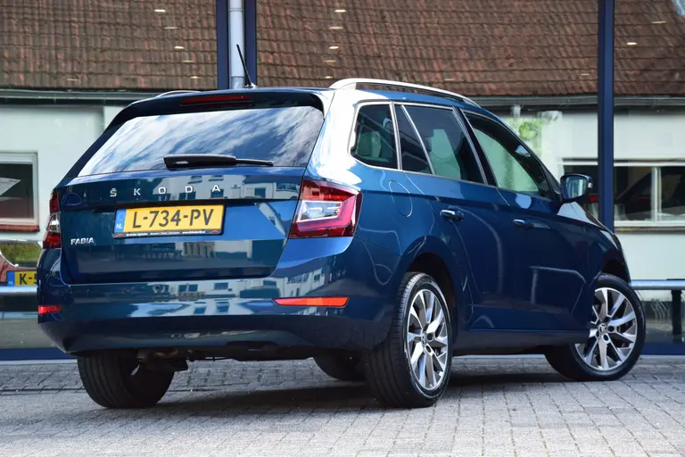 Skoda Fabia Combi 1.0 TSI 96PK Business Edition | Org. NL | BOVAG Garantie | Cruise Control | 16'' Velgen | Apple Carplay/Android Auto | Airco | Parkeersensoren | DAB Radio | afbeelding 2