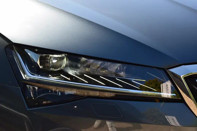 Skoda Superb Combi 1.4 TSI iV Laurin&Klement | BOVAG Garantie | Trekhaak | Leder | Panoramadak | Camera | Virtual Cockpit | Full LED | Stoelverwarming Voor&Achter | 18'' Met All Season Banden | afbeelding 40