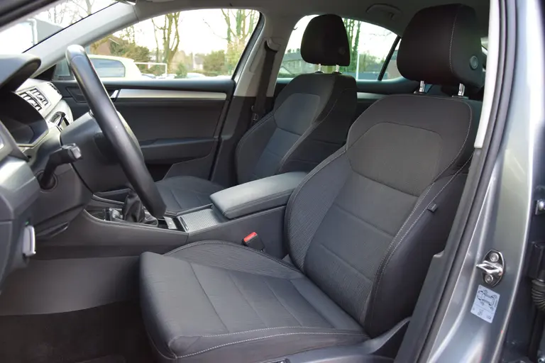 Skoda Superb 1.4 TSI Ambition Business | BOVAG Garantie | Trekhaak | Stoelverwarming | Achteruitrijcamera | All Season Banden | Cruise&Climate Control | Navigatie | Elektrisch Bedienbare Bestuurdersstoel | afbeelding 10