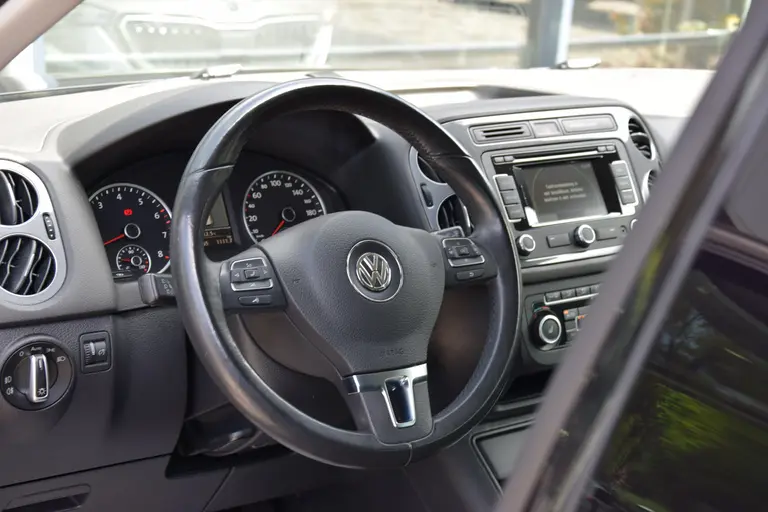 Volkswagen Tiguan 1.4 TSI Sport&Style 160PK | Trekhaak | Navigatie | Volledig Lederen Interieur | Parkeersensoren Achter | Xenon Verlichting | Stoelverwarming | Bluetooth Telefoonverbinding | afbeelding 20